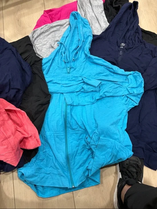 Lot of Women’s Lightweight Hooded Jackets
Hanes XXL - Picture 6 of 7